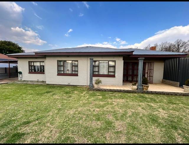 5 BEDROOM HOUSE FOR SALE IN DUNNOTTAR